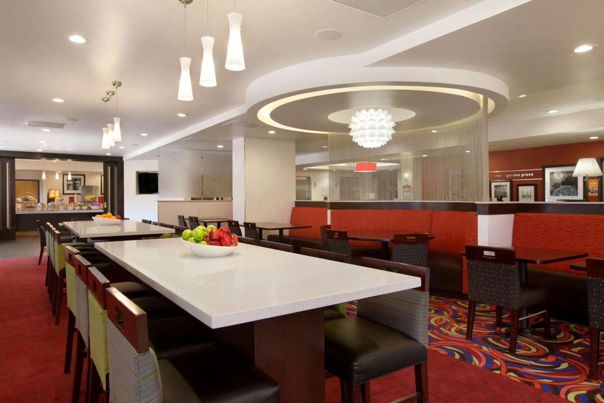 Hampton Inn & Suites Anaheim Garden Grove Exterior photo