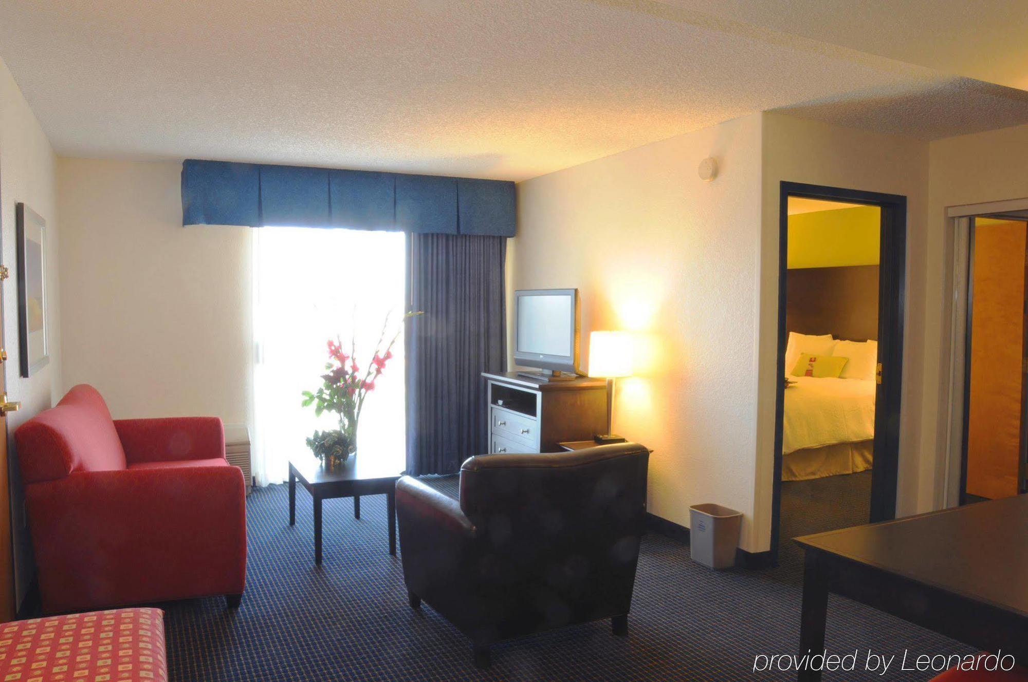Hampton Inn & Suites Anaheim Garden Grove Room photo